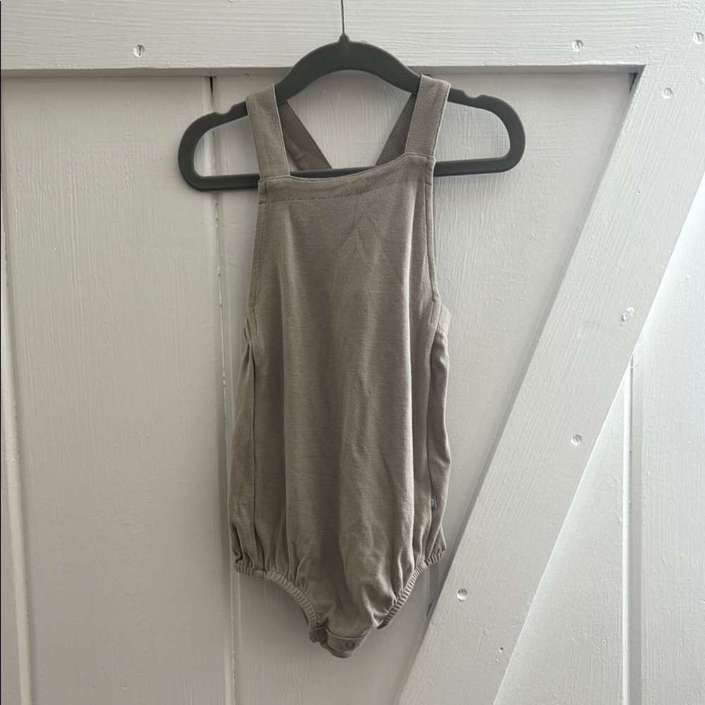 NWOT Kyte Baby Taupe bubble romper